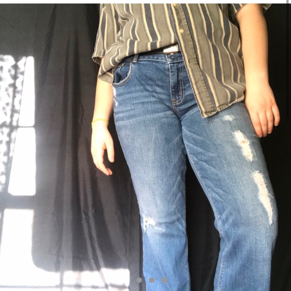 American Eagle Mid rise stretchy ripped jeans